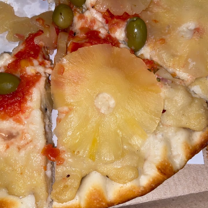 photo of Pizzas y Empanadas IL Giardino De Devoto Pizza con anana shared by @aritagim on  14 Dec 2022 - review