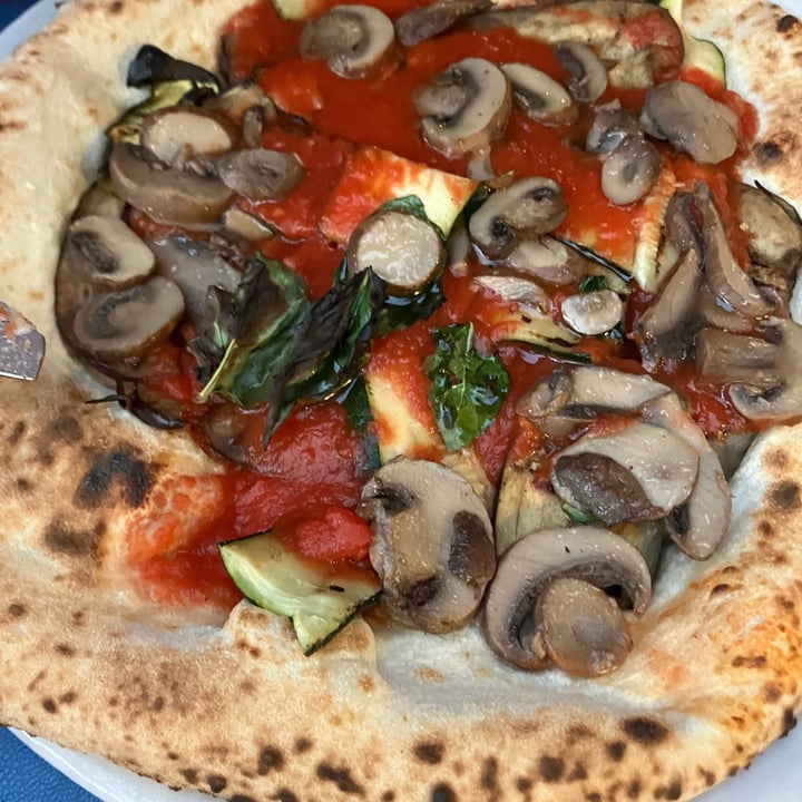 photo of Ristorante Italiano Al Circo Pizza con Mozzarisella e verdure shared by @foglia on  10 Aug 2023 - review