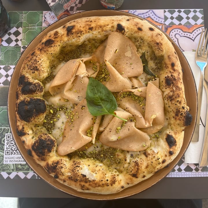 photo of Pizzeria Assaje Trieste Pistacchio E Mortadella Vegana shared by @annacristaudo on  15 Jul 2023 - review