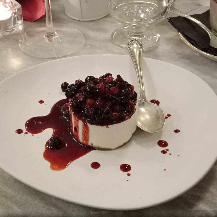 photo of Botanica Lab Cucina Cheesecake Vaniglia E Frutti Rossi shared by @francescaglad7 on  24 Feb 2023 - review