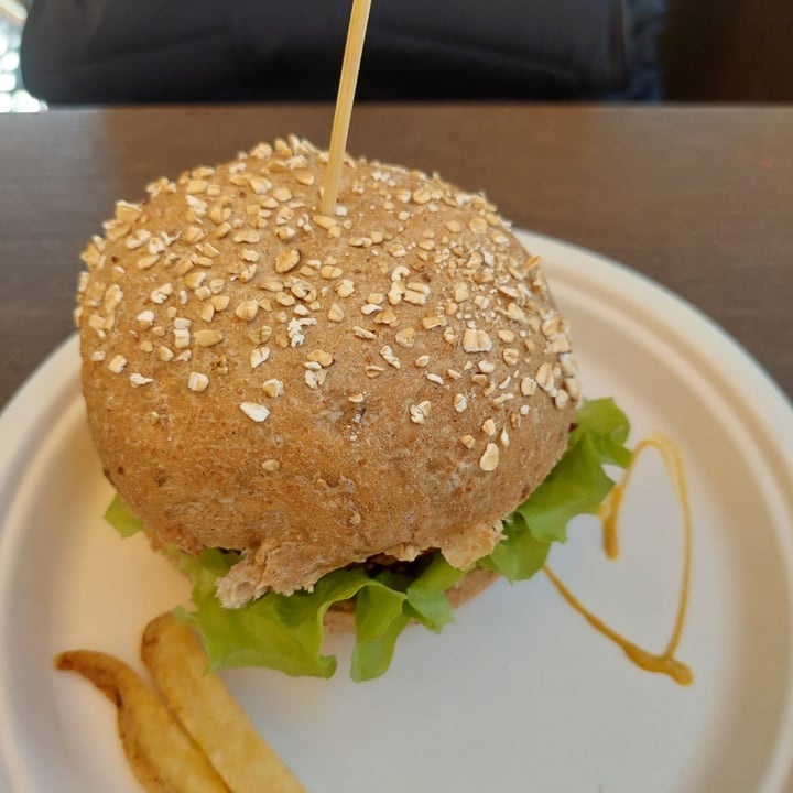 photo of Bamburger Burger Vegano E Patatine shared by @lacri88 on  19 Mar 2023 - review