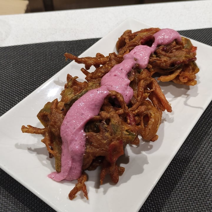 photo of Bambú Pakoras Con Salsa Tzatziki De Beterraba shared by @serxoo on  08 Feb 2023 - review