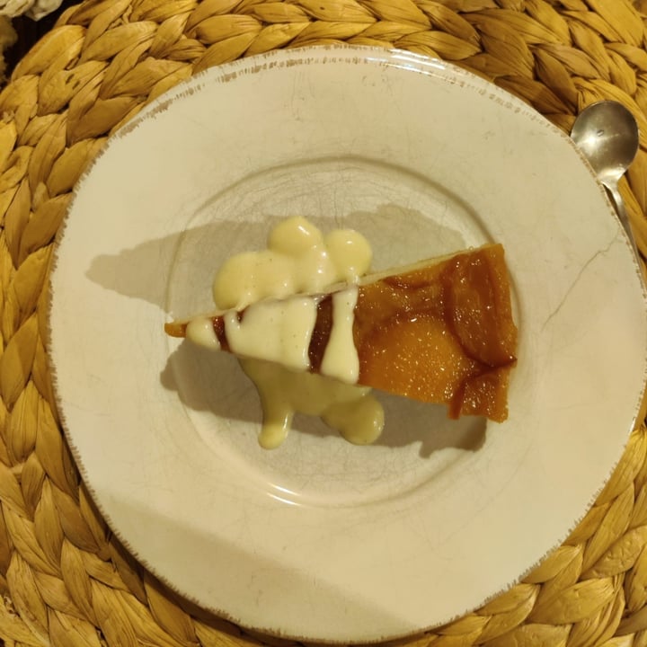 photo of Il germoglio torta rovesciata alle pesche profumata al timo con crema  al latte di mandorla shared by @elisata on  11 Jun 2023 - review