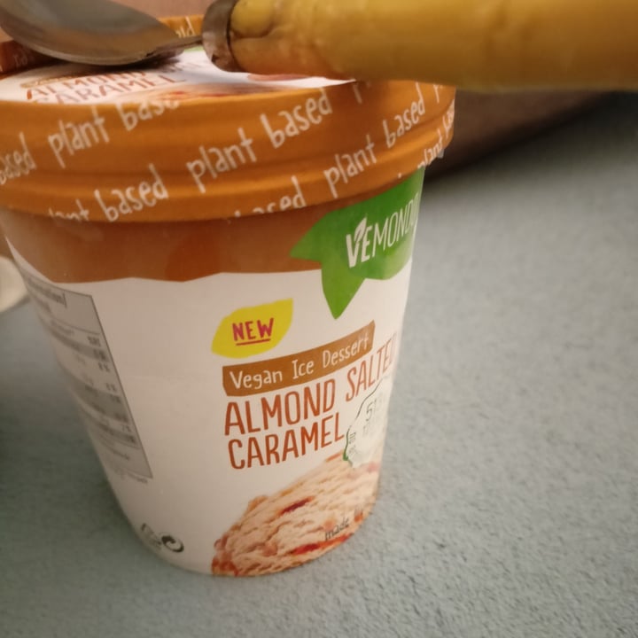photo of Vemondo Helado Almond Salted Caramel shared by @aeris27 on  08 Feb 2023 - review