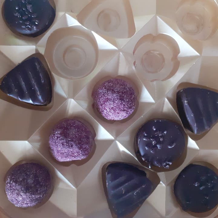 photo of Vemondo Vegan praline selection shared by @anev on  10 Mar 2023 - review