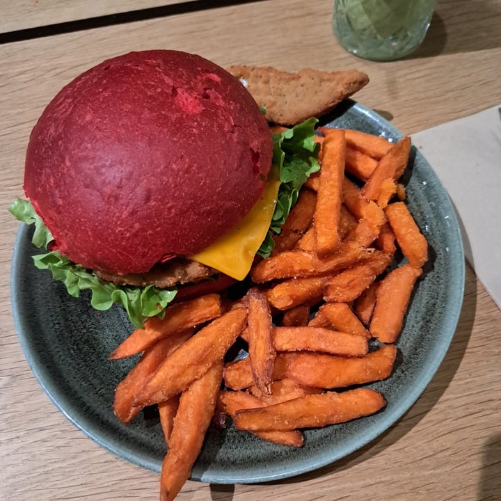 photo of Avo Brothers Pink Burger shared by @maryquitecontrary on  29 May 2023 - review