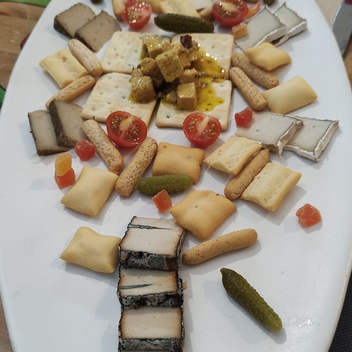 photo of Deliveggie Ourense Tabla De Quesos Variados shared by @lolacreta on  06 Apr 2023 - review