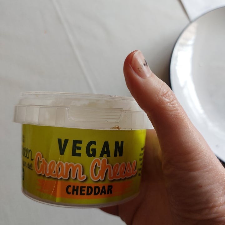 photo of Evergreen Vegan Deli Cheese Spread shared by @ecobunny on  12 Jun 2023 - review