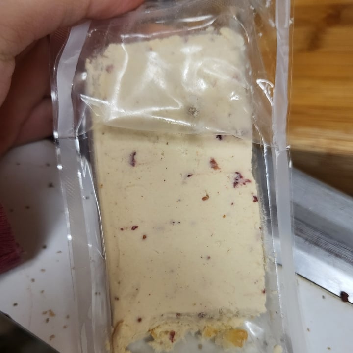 photo of Nuts For Cheese Cranberry And Pepper shared by @izzyiris on  07 Feb 2023 - review