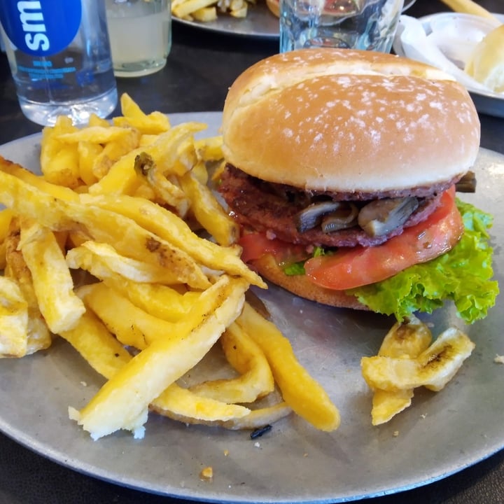 photo of Calabria Marisquería Not Co burger shared by @cintiahellsing on  28 Mar 2023 - review