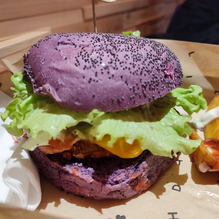 photo of Flower Burger purple cheesy shared by @monica86 on  30 Dec 2022 - review