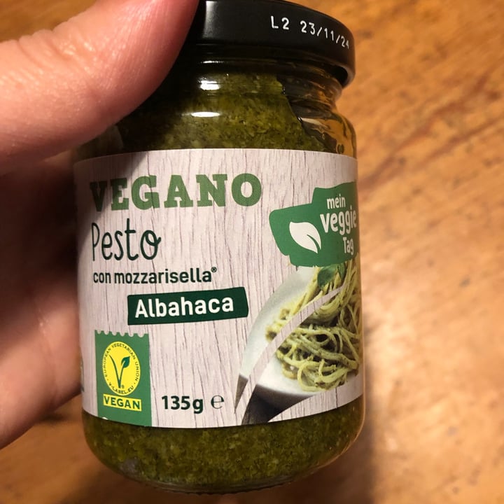 photo of Mein Veggie Tag Pesto vegano shared by @astrid269 on  12 Feb 2023 - review