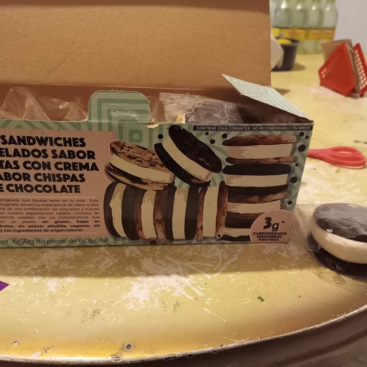 photo of Frozen boutique Mini Sandwiches Congelados Sabor Galletas Con Crema Y Chispas De Chocolate shared by @katzedernacht on  07 May 2023 - review