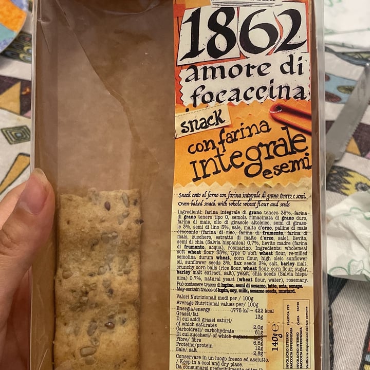 photo of Tre fornari 1862 amore di focaccina snack con farina integrale e semi shared by @vegsara on  07 Jun 2023 - review