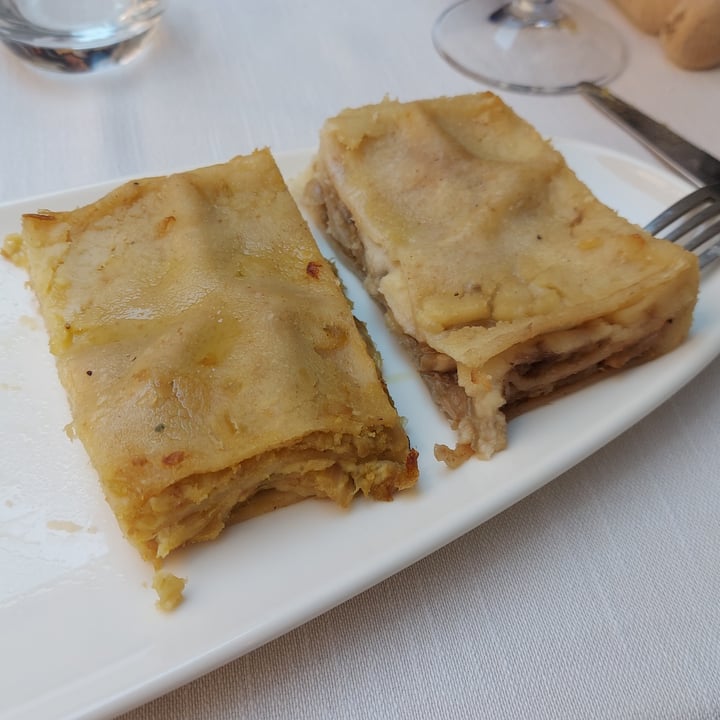 photo of il Lughino, come Natura insegna - Como lasagna al sedano rapa e cipolle rosse shared by @tt8 on  06 May 2023 - review