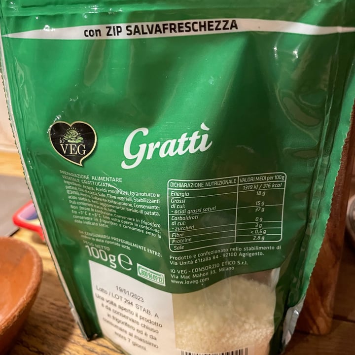 photo of ioVEG Formaggio grattugiato shared by @lacompagniadialex on  22 Jan 2023 - review