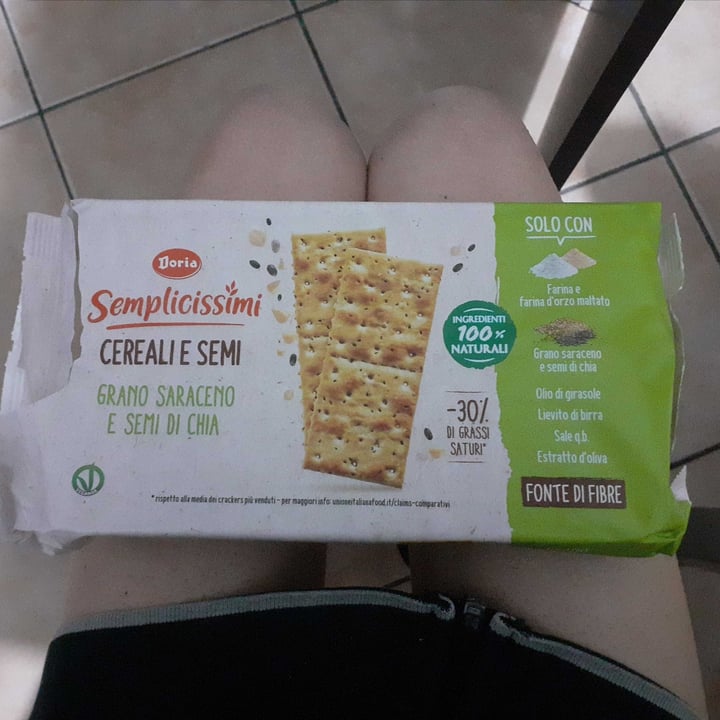 photo of I semplicissimi doria Crackers Grano Saraceno e Semi Di Chia shared by @fedespa97 on  10 Aug 2023 - review