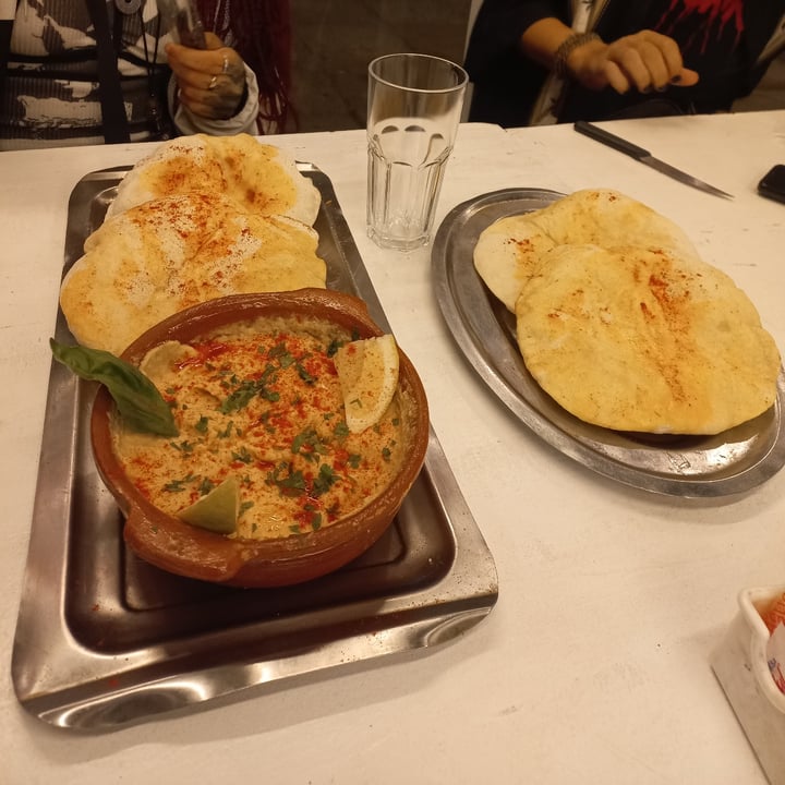 photo of Pizzanesas Hummus de garbanzos shared by @maguix on  15 Jan 2023 - review