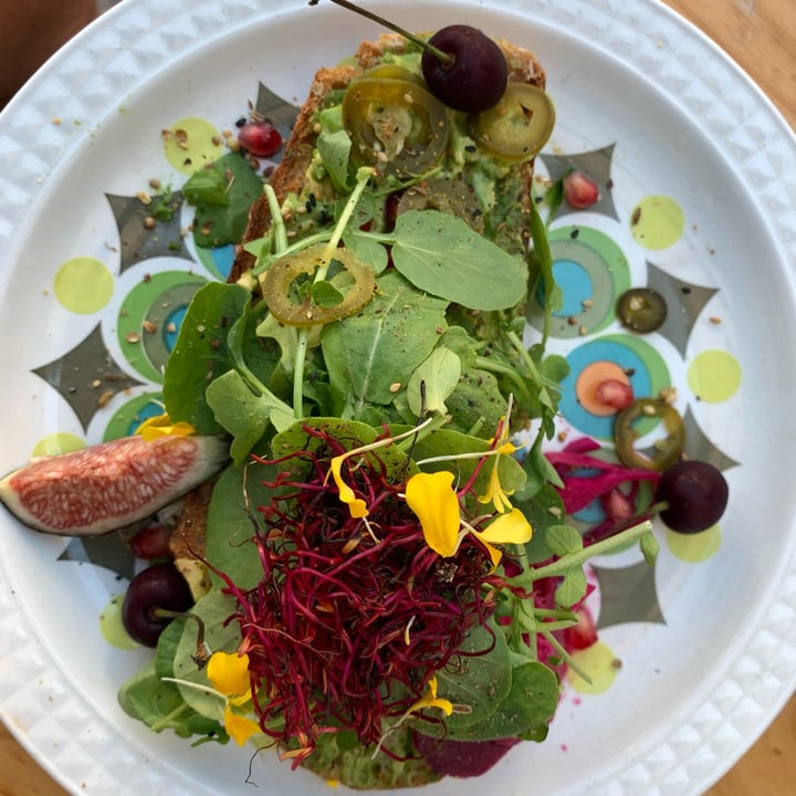 photo of Mama Carmen’s Coffee & Bakery Sourdough Toast with Smashed Avocado shared by @rebeccaevelewis on  12 Aug 2023 - review