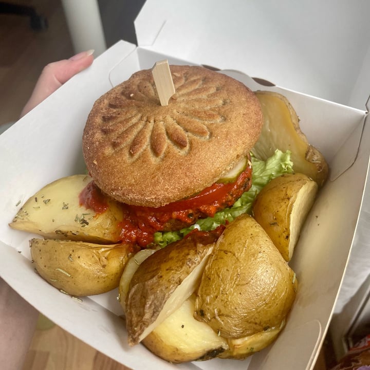 photo of Cofetarie Raw Vegan - Sublimmme Ridiculous  Delicious Vegan Burger shared by @allessy on  04 Jun 2023 - review
