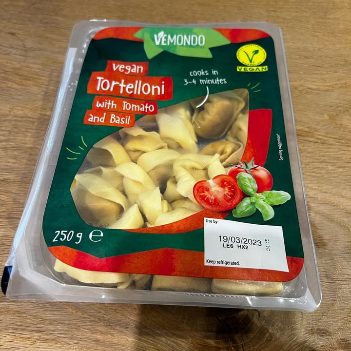 photo of Vemondo  tortelloni with tomato and basil shared by @irtela on  12 Mar 2023 - review