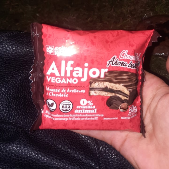 photo of Animal kind Alfajor Vegano Mousse de Avellanas y Chocolate shared by @marleneriolo on  23 Apr 2023 - review