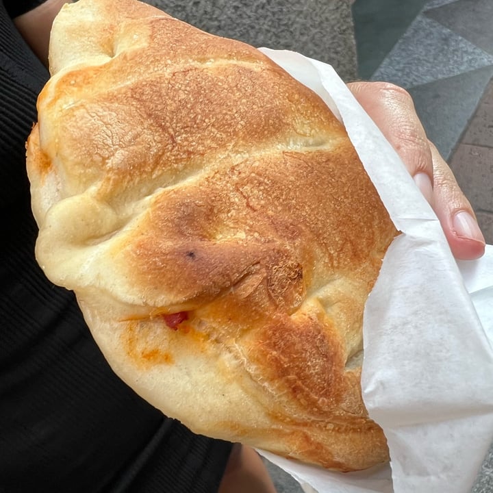 photo of Panzerotti Luini Panzerotto olive, cipolle e pomodoro shared by @moccymoccy on  19 Jun 2023 - review