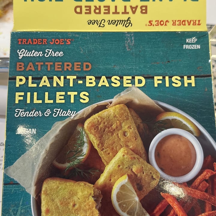 photo of Trader Joe's Battered Plant-Based Fish Fillets shared by @rsaifer on  07 Jul 2023 - review