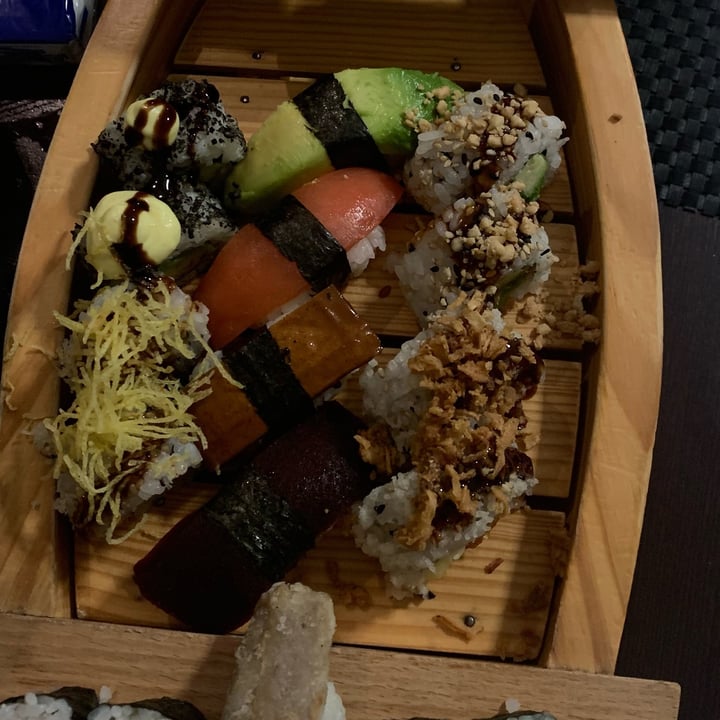 photo of Asia Fusion Sushi Barca mix per 1 persona Vegan shared by @alxjshr on  15 Jan 2023 - review