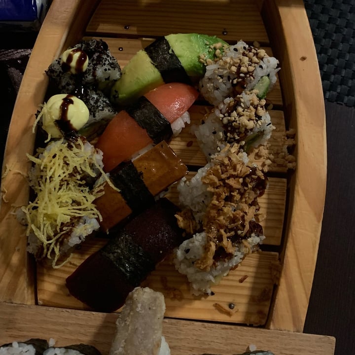 photo of Asia Fusion Sushi Barca mix per 1 persona Vegan shared by @annasanguinetti on  15 Jan 2023 - review