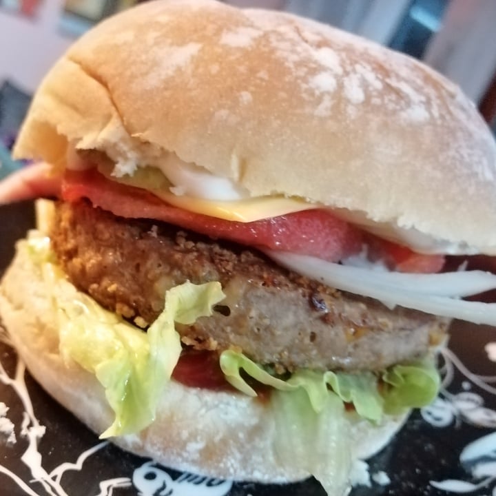 photo of NotCo cheese burguer shared by @carenfg on  18 Jun 2023 - review