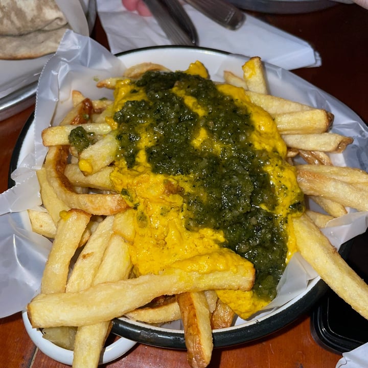 photo of Crisana Plant Based (Delivery y Take Away) Papas con cheddar y pesto shared by @valenequiza on  03 Mar 2023 - review