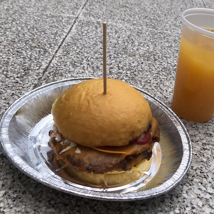 photo of Un Amor De Vegano Hamburguesa Doble Cuarto De Libra shared by @ailincufre on  13 May 2023 - review