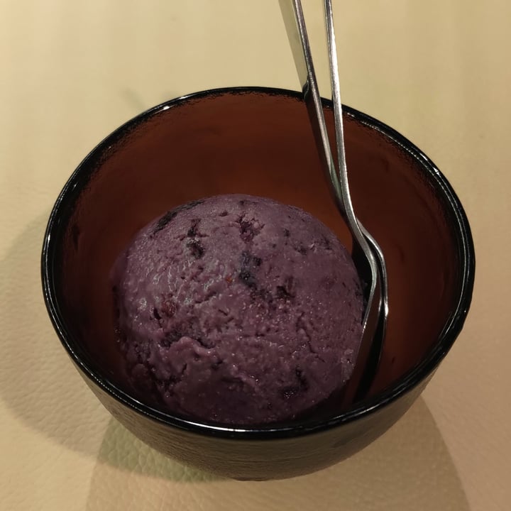 photo of Loving Cafe White Chocolate Blueberry Ice-cream shared by @stevenneoh on  09 May 2023 - review
