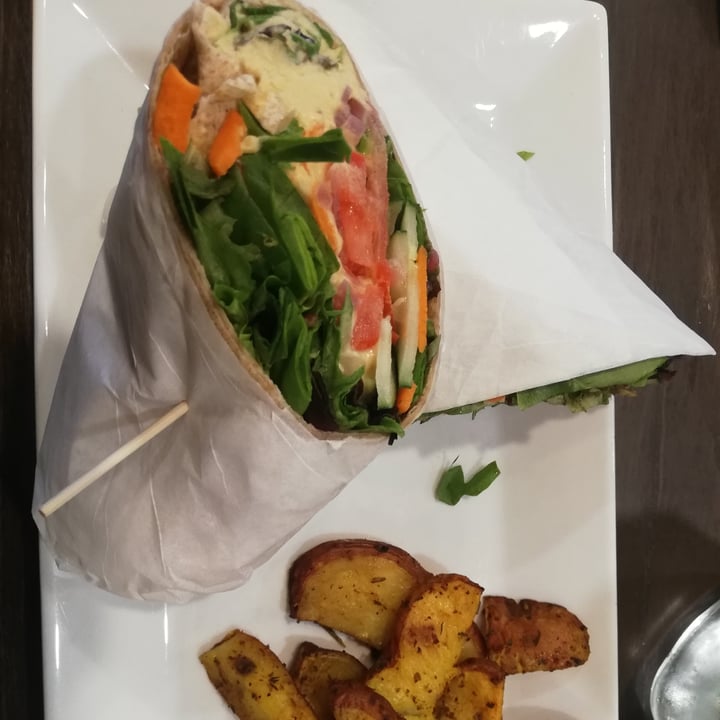 photo of PS GREEN Hummus And Falafel Veggie Wrap shared by @lamy on  09 Apr 2023 - review