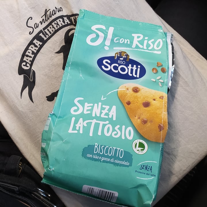photo of Riso Scotti biscotti con gocce di cioccolato shared by @bratkart0ffel on  03 Jan 2023 - review