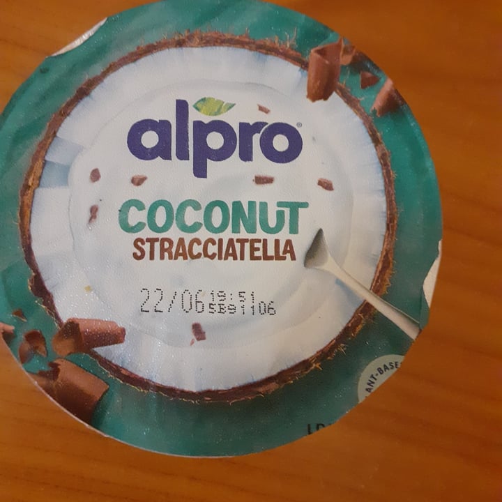 photo of Alpro yogurt coconut stracciatella shared by @pigronavegana on  16 Jul 2023 - review
