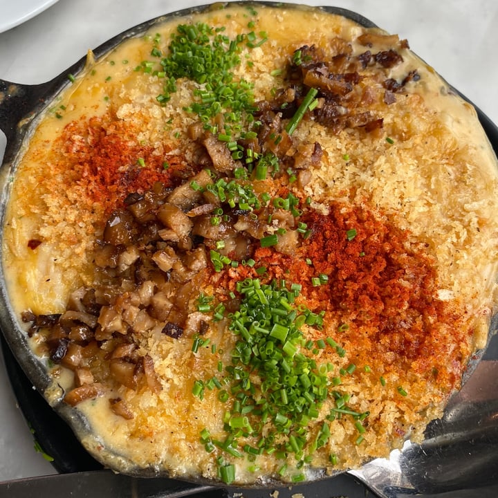 photo of Willow Vegan Bistro Truffle Mac and “Cheese” shared by @veganeverythingchild on  23 Mar 2023 - review
