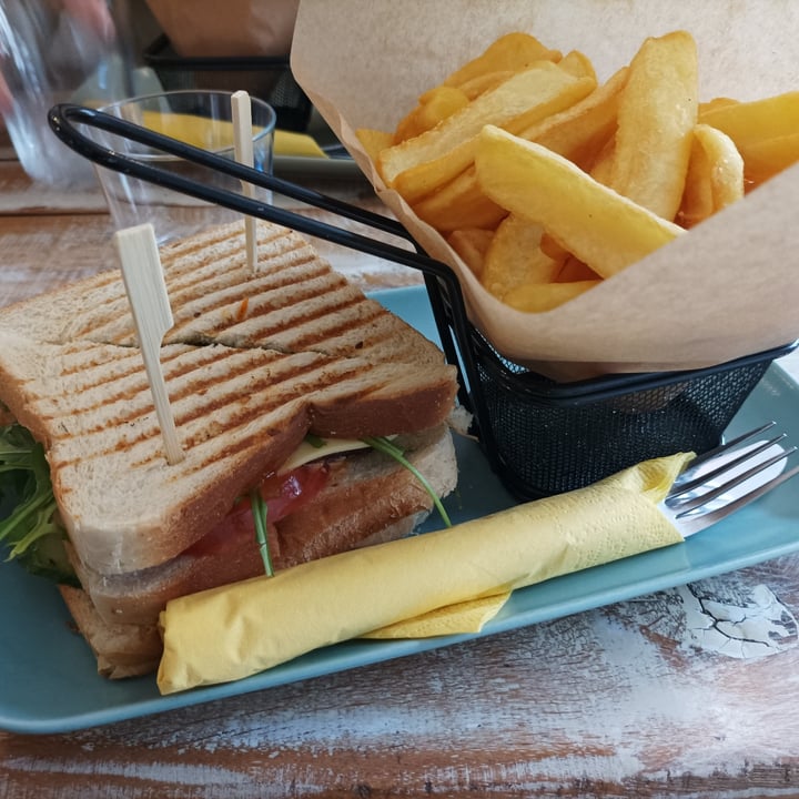 photo of Veggiezz Special Clubsandwich shared by @teruccia on  05 Apr 2023 - review