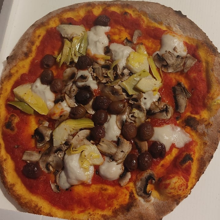 photo of Pizzeria Azzurra pizze Con Formaggio Vegetale shared by @erisdelarge on  27 May 2023 - review