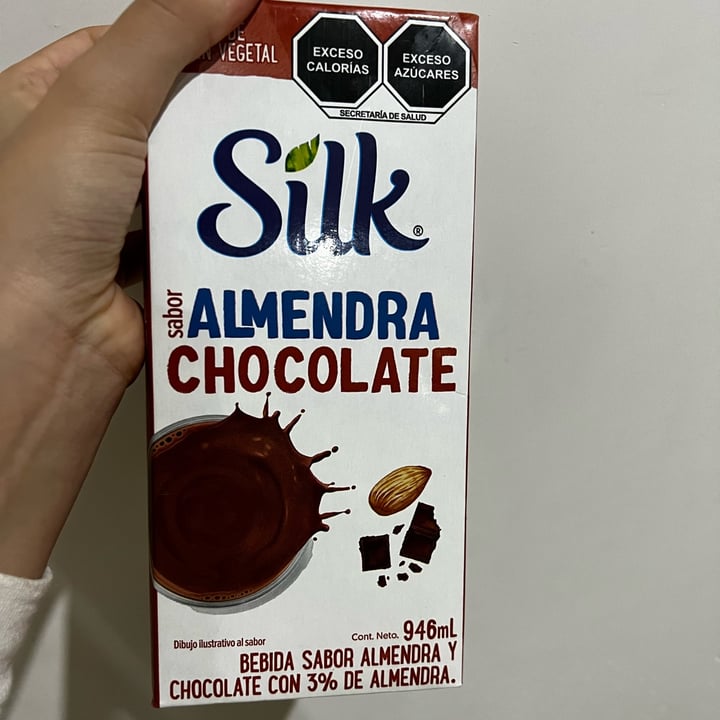 photo of Silk Almendra chocolate shared by @caroacosta on  18 Feb 2023 - review