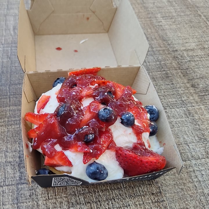 photo of Cinnaholic very berry shared by @ermacox on  25 Jul 2023 - review