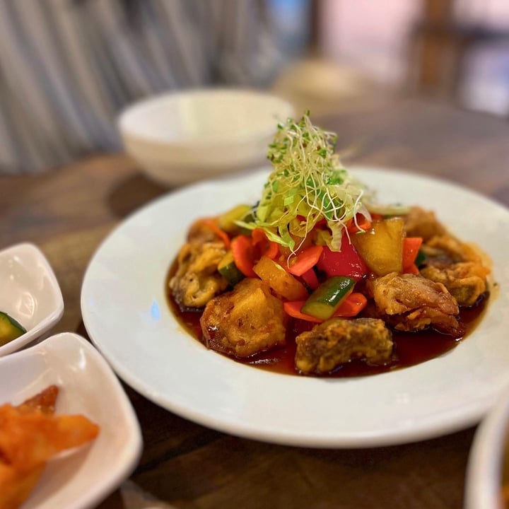 photo of Daehwa Vegetarian Tangsuyuk 탕수육 shared by @consciouscookieee on  01 Jan 2023 - review