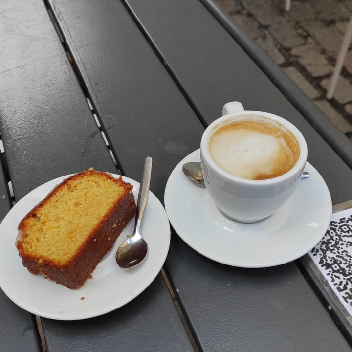 photo of Mel Vegan Fast Food (Castillo) Orange Cake shared by @veganjumjum on  24 Jan 2023 - review