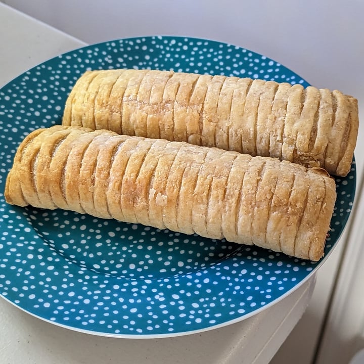 photo of Greggs Frozen Vegan Sausage Rolls shared by @jondread on  04 Mar 2023 - review