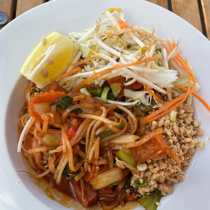 photo of Bangkok Happy Bowl Thai Bistro and Sushi Bar - Breckenridge pad thai shared by @seanie55 on  23 Jul 2023 - review