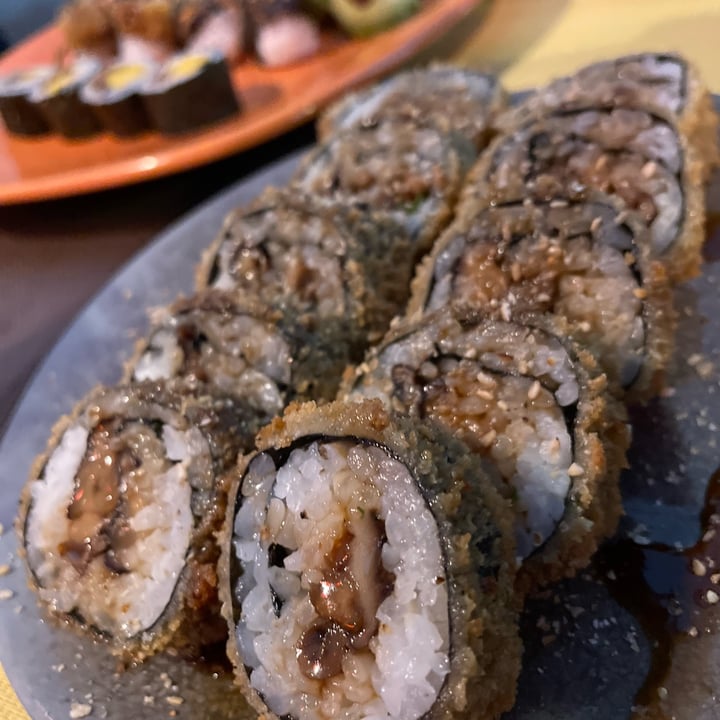 photo of Rainbow Sushi Bar Hot Roll Mushroom shared by @simoneteixeira on  14 May 2023 - review