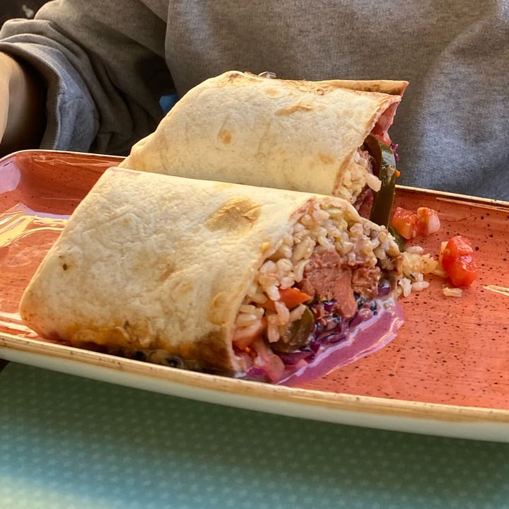 photo of Britos Milano burrito shared by @emmapecci on  01 May 2023 - review