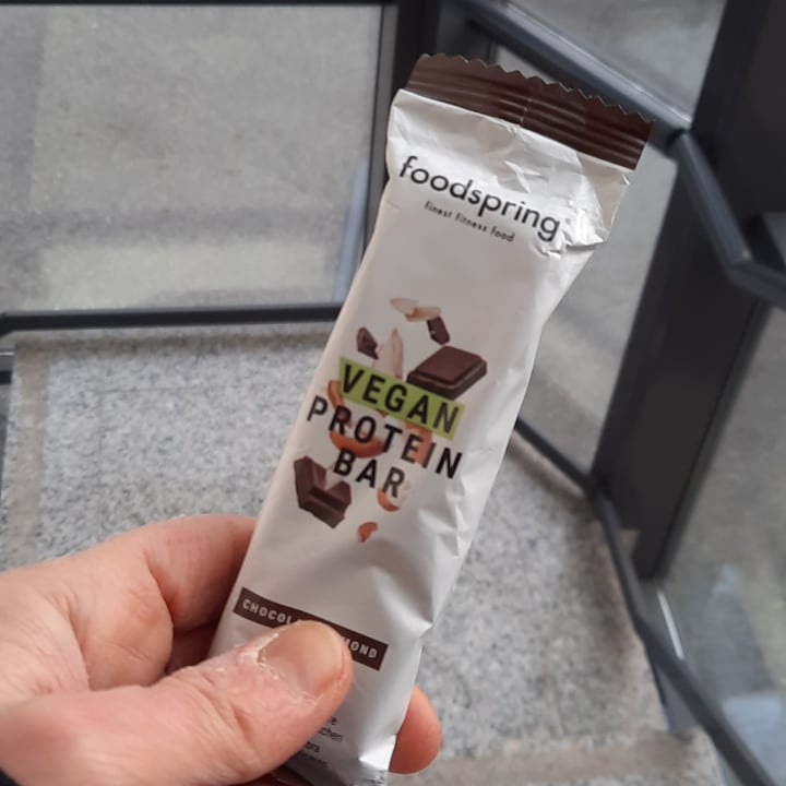 photo of Foodspring Vegan Protein Bar Chocolate Almond shared by @parvatiplinky on  28 Mar 2023 - review