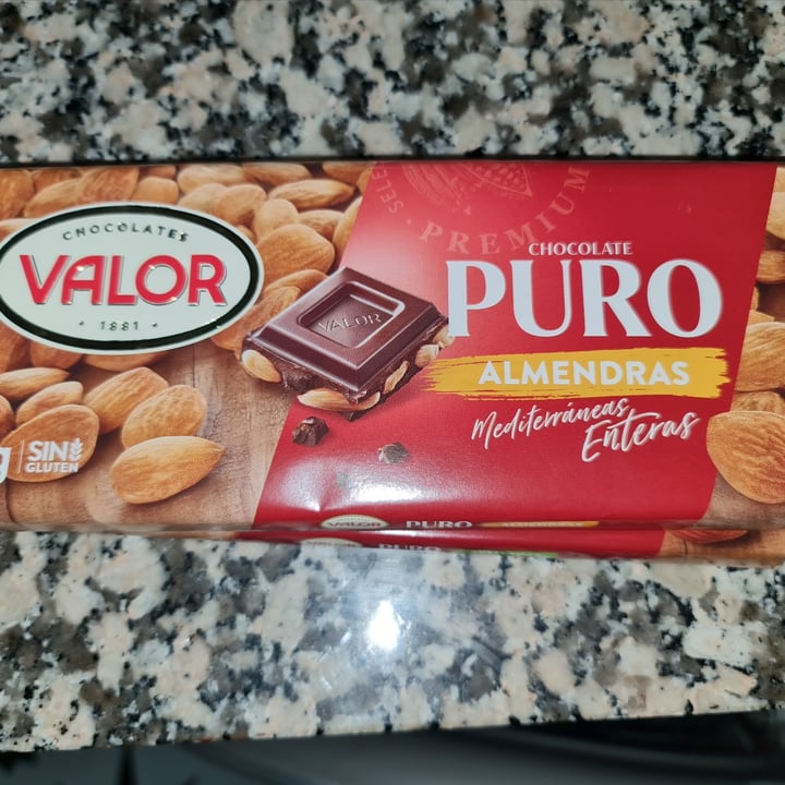 photo of Valor Chocolate puro con almendras shared by @fumateelviento on  09 Jan 2023 - review